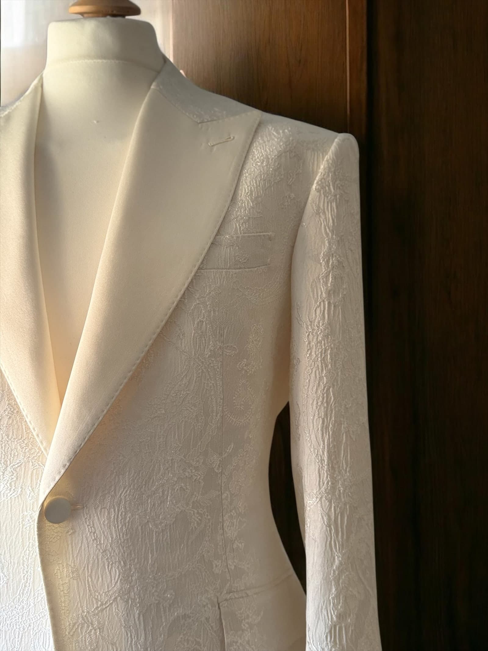Ivory jacquard dinner jacket with satin peak lapel, made by JANKS Tailoring